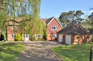 Family house in south Farnham Trueman & Grundy