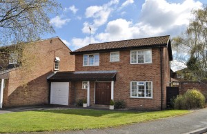 Farnham property sold Badshot Lea detached house 4 bedrooms