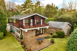 Boundstone south Farnham 4 bedroom detached house sold by Trueman & Grundy